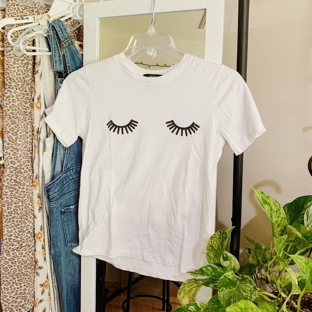 Oversized Eyelash Tee
